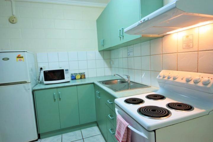 Coconut Grove Holiday Apartments Darwin Esterno foto